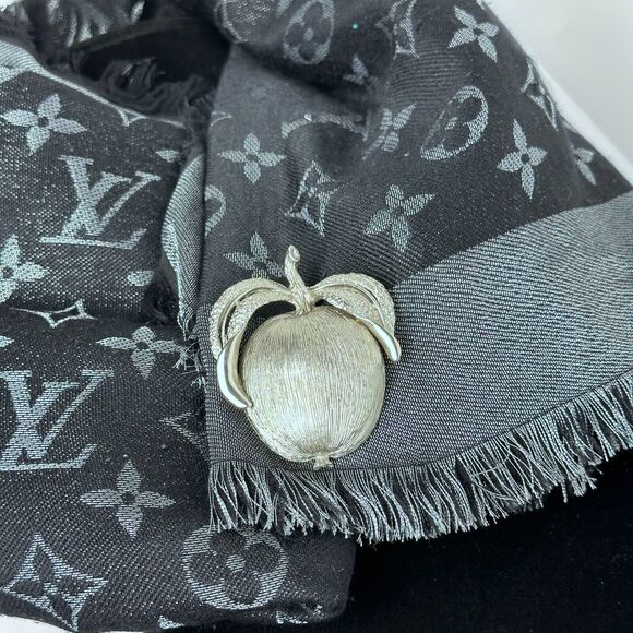 Sarah Coventry Vintage Silver Tone Apple Delight Brooch Pin Fashion Accessory I - Picture 11 of 16